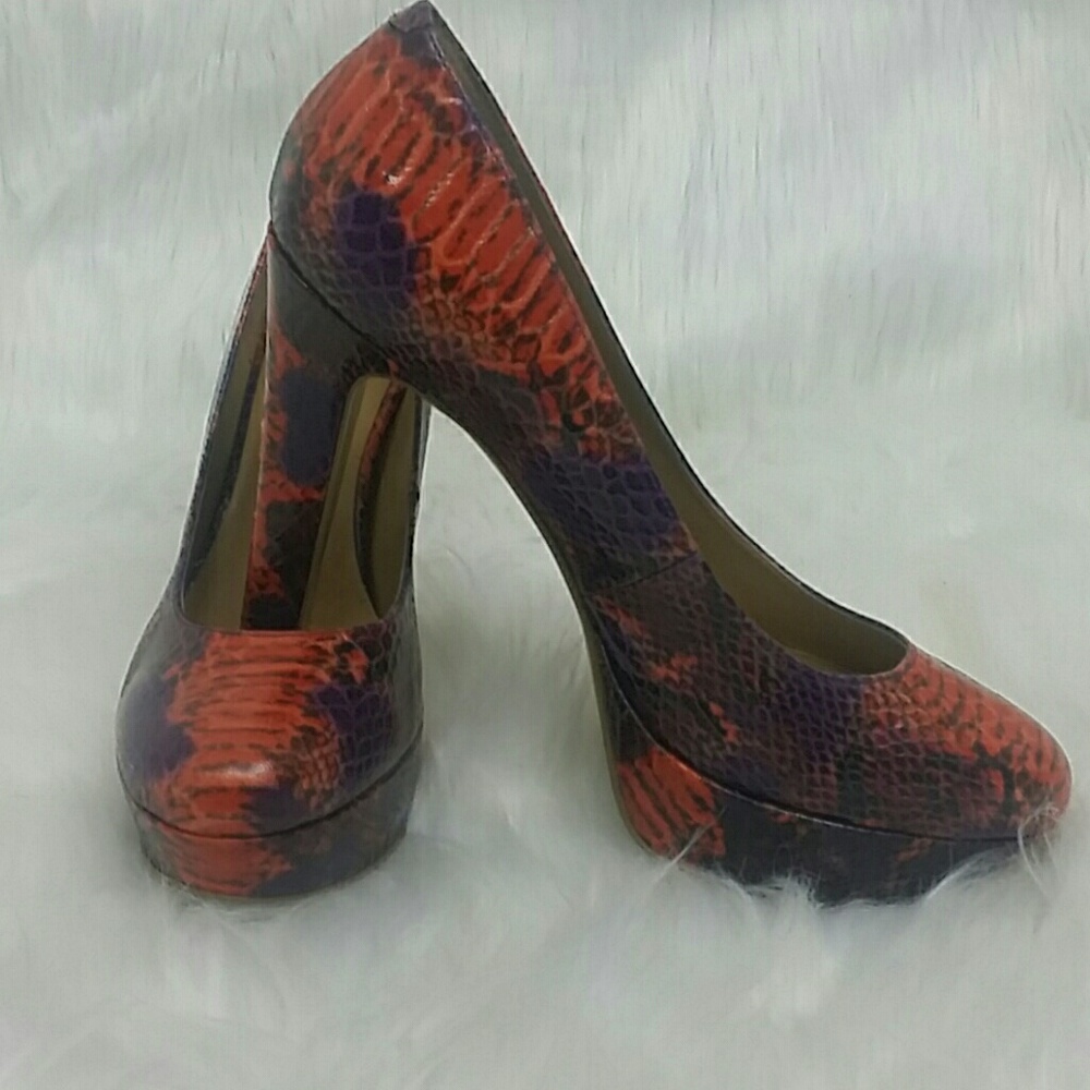 Multi colored snake print pumps